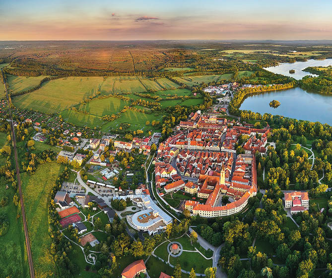 Kniha “ esk republika 2020 - Libor Sv  ek" - vyd n  1., rok 2020